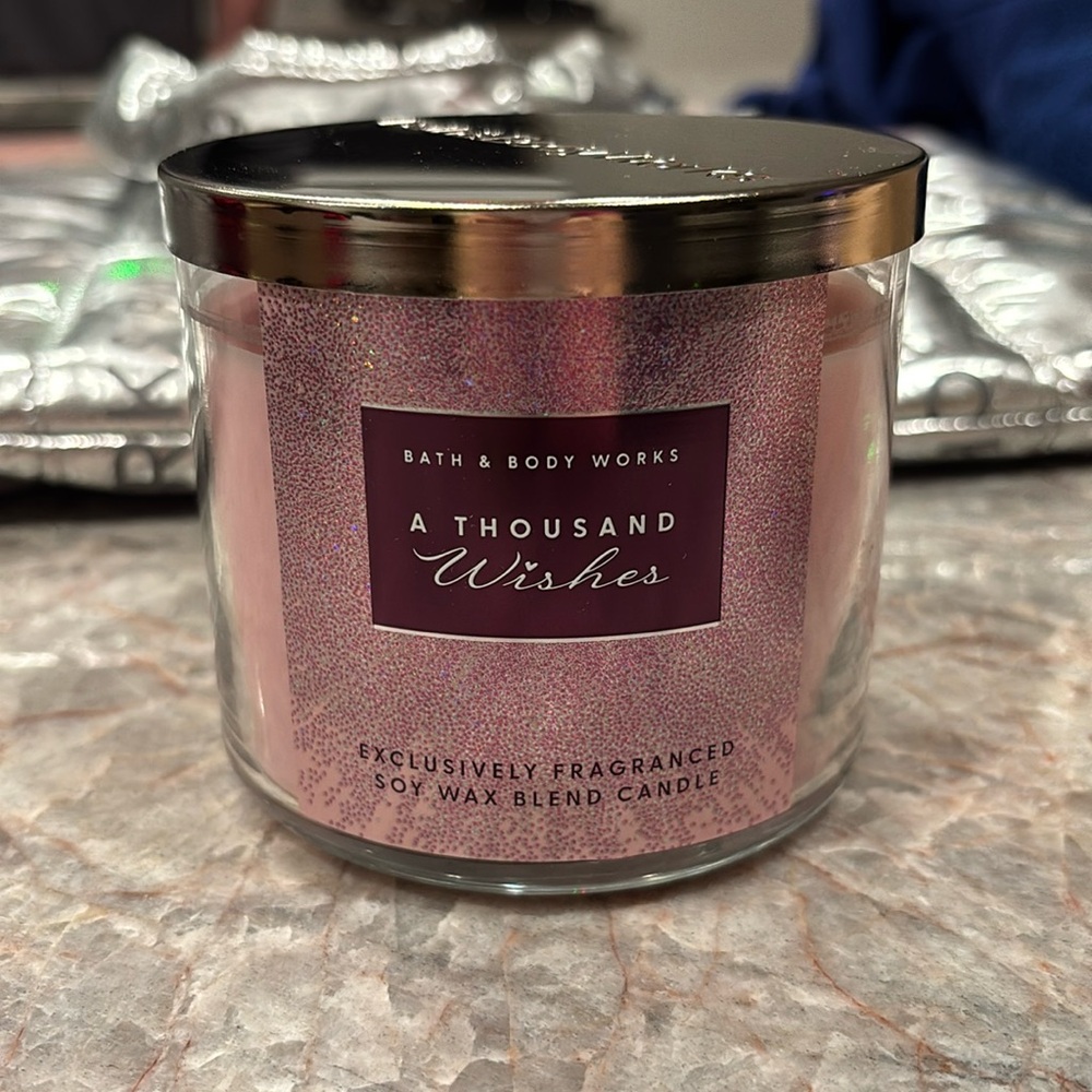 A thous wishes 3 wick candle